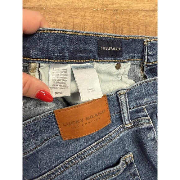 Lucky Brand The Bermuda Jean Shorts Women's Size 6/28 Denim Raw Hem Stretch - Picture 3 of 8